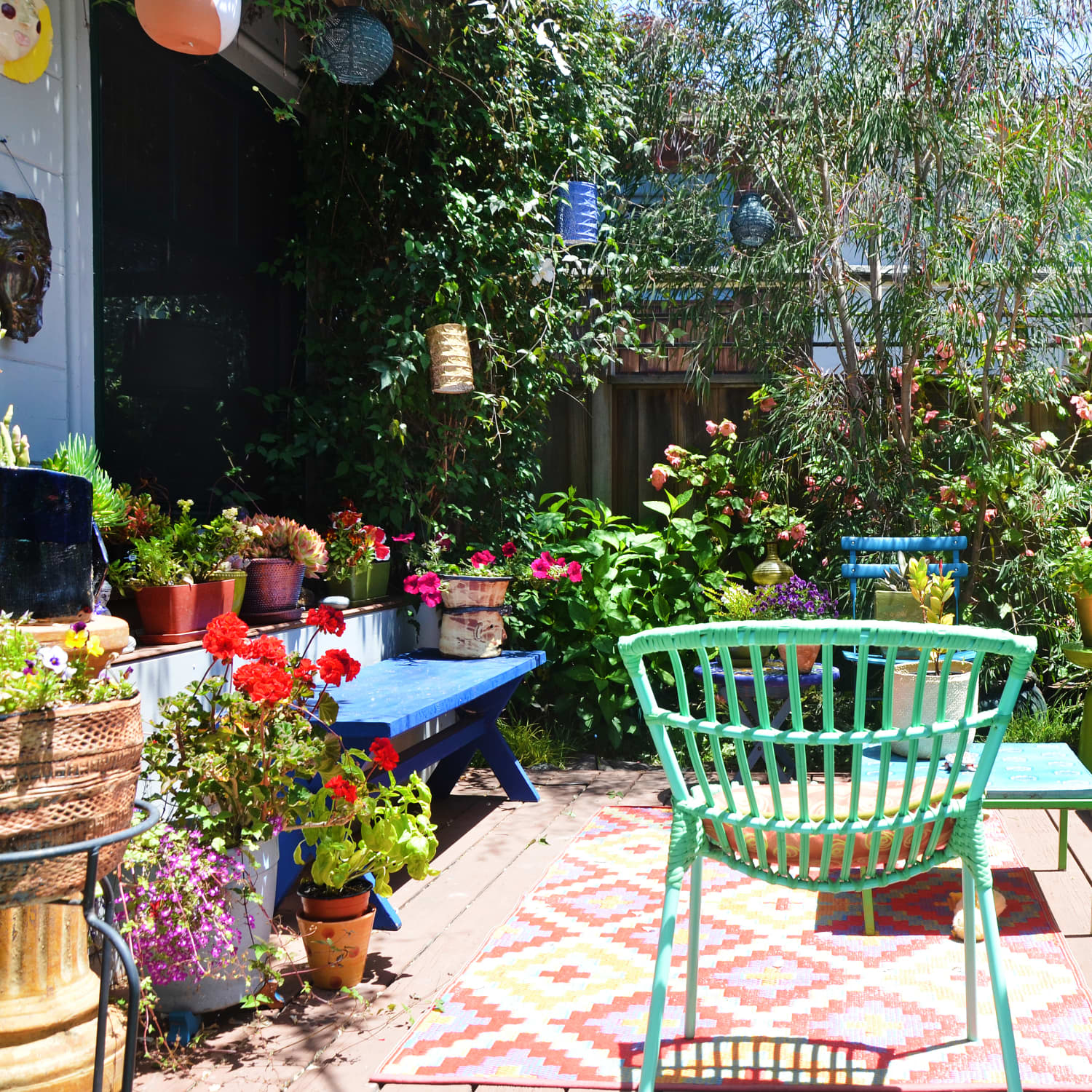 The Best Paint Colors for Outdoor Furniture According to Real